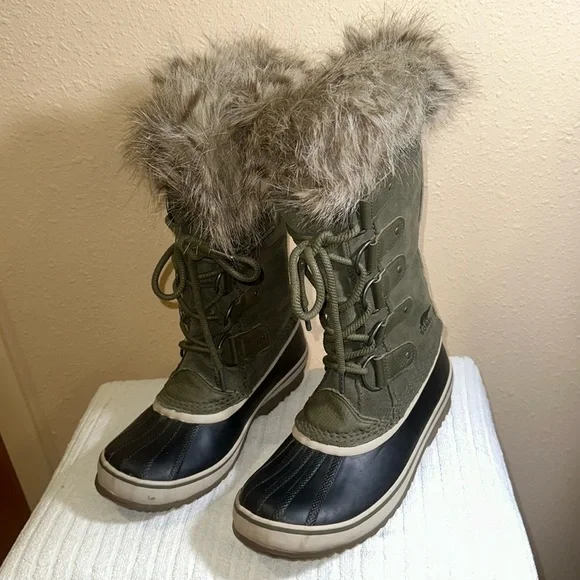 Sorel boots size 8 - Picture 1 of 9